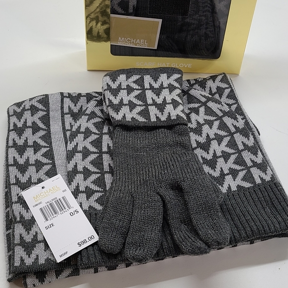 Winter Gray Scarf, gloves, hat set - Picture 3 of 3